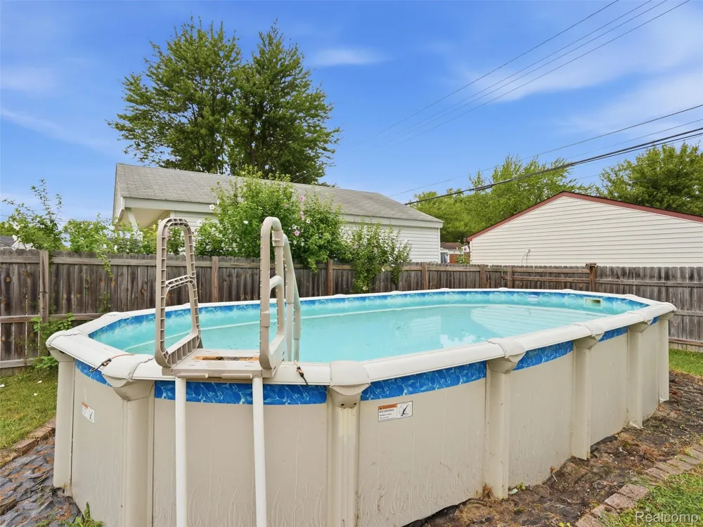 21601 Parkway Street St Clair Shores City, MI 48082