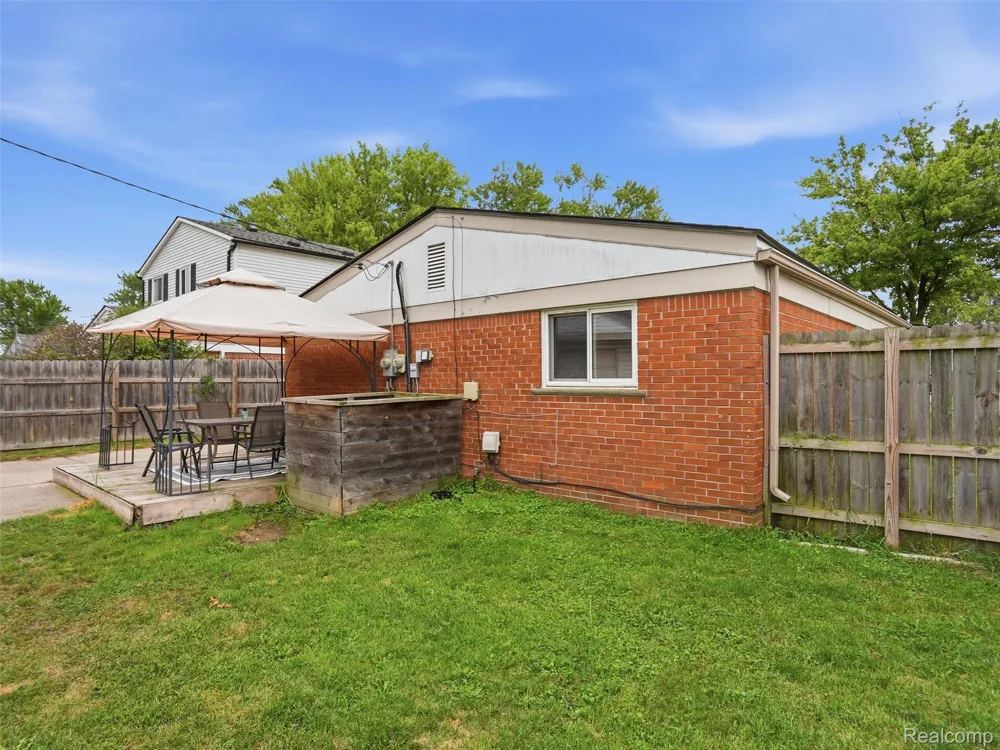 21601 Parkway Street St Clair Shores City, MI 48082