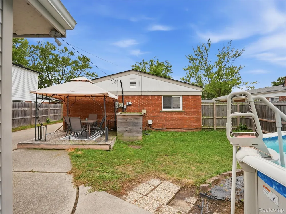 21601 Parkway Street St Clair Shores City, MI 48082