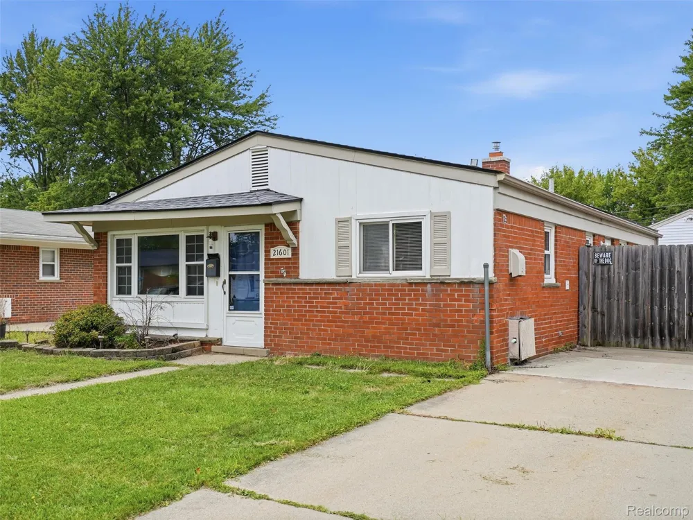 21601 Parkway Street St Clair Shores City, MI 48082