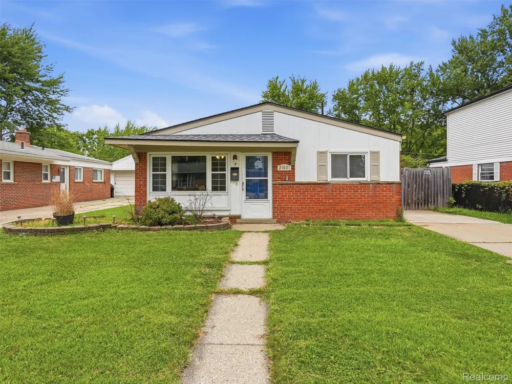 21601 Parkway Street St Clair Shores City, MI 48082