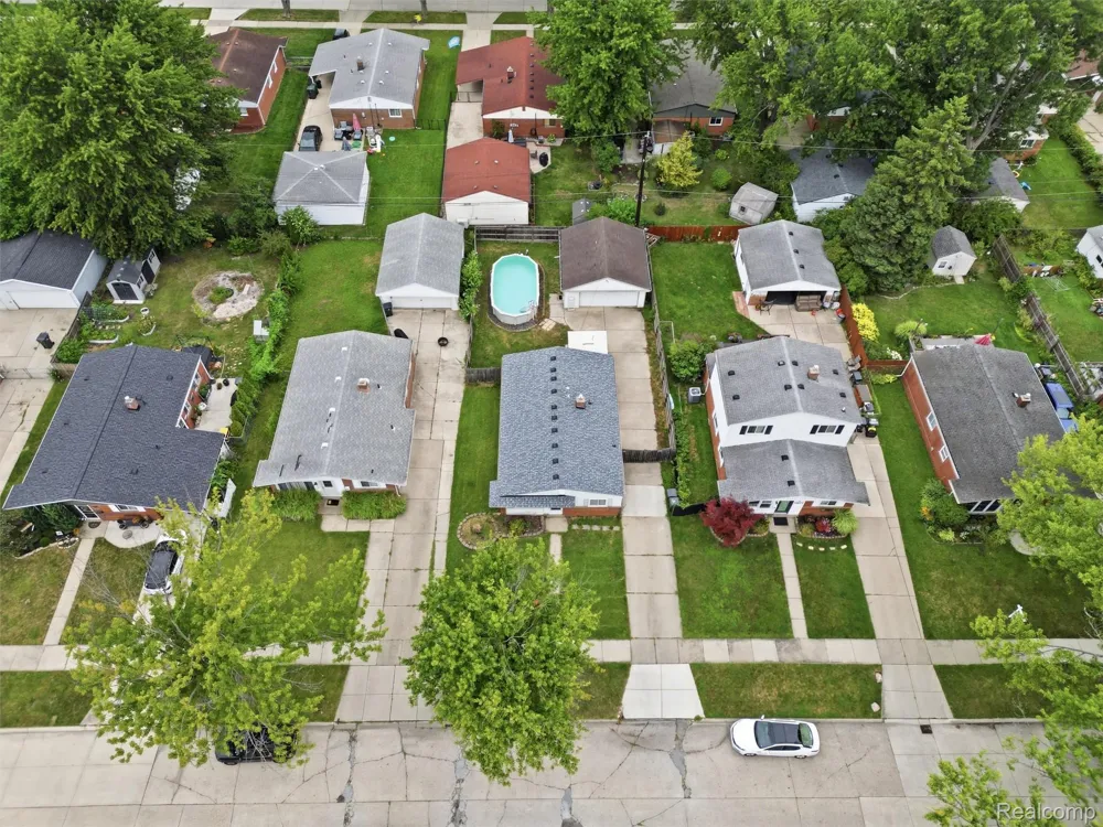 21601 Parkway Street St Clair Shores City, MI 48082