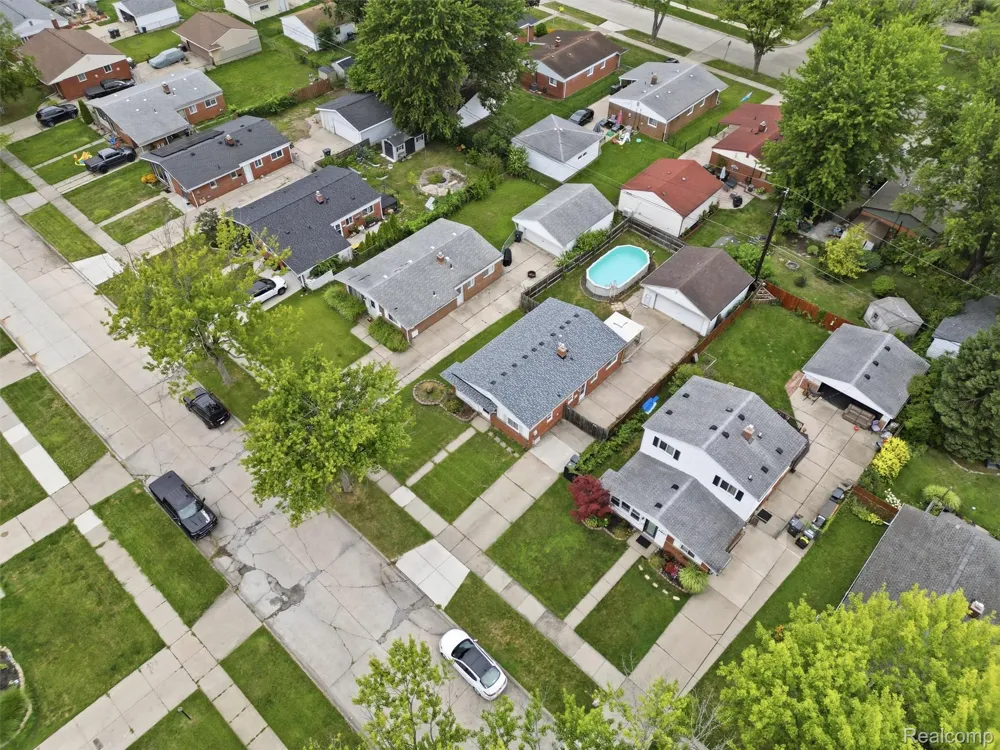 21601 Parkway Street St Clair Shores City, MI 48082