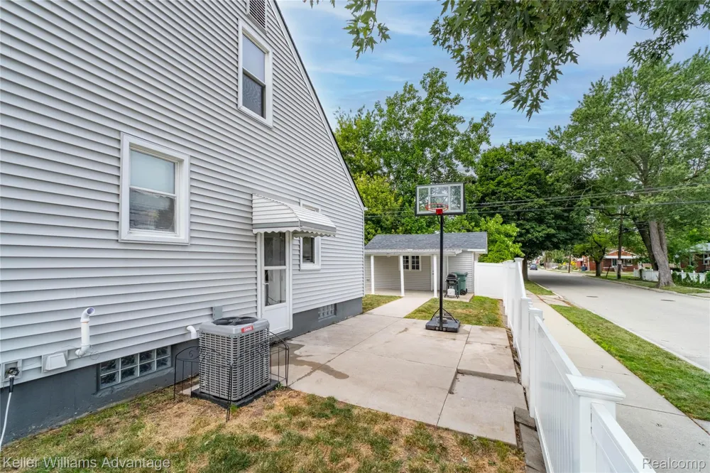 1504 Merrill Avenue Lincoln Park City, MI 48146