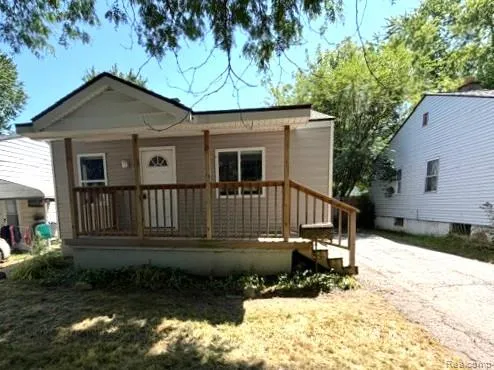 227 W Strathmore Avenue Pontiac City, MI 48340
