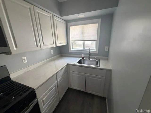 227 W Strathmore Avenue Pontiac City, MI 48340