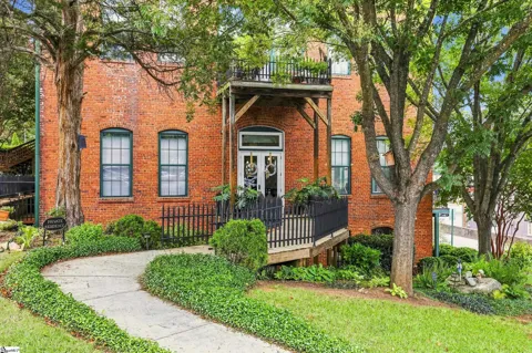 102 Russell Street ##204
