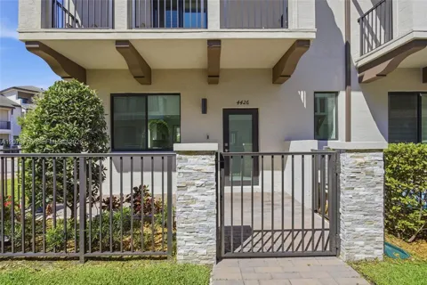 4426 NW 83 PKWY #0