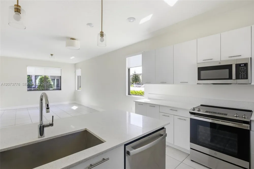 4426 NW 83 PKWY #0 Doral, FL 33166
