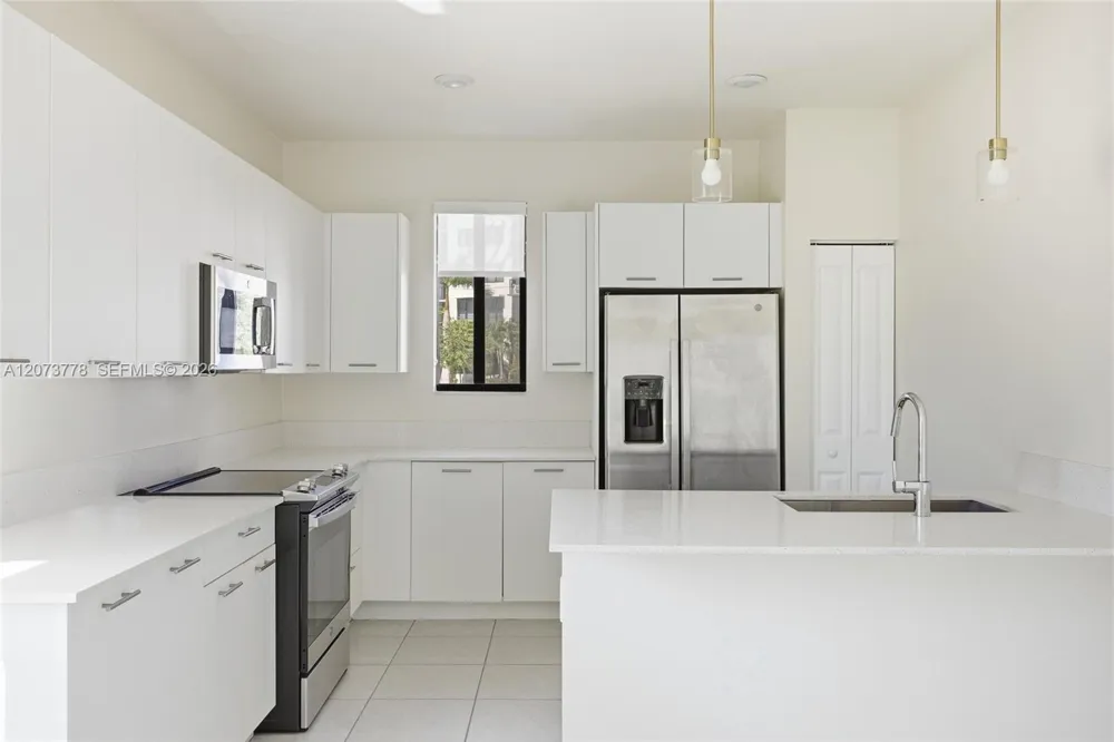 4426 NW 83 PKWY #0 Doral, FL 33166