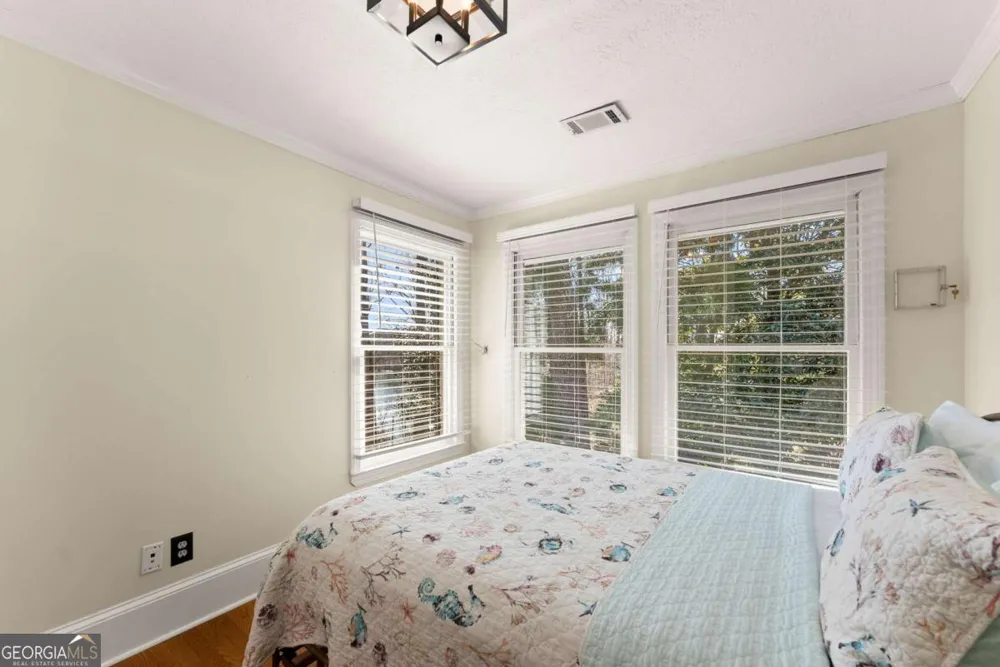 5983 Nachoochee TRL Flowery Branch, GA 30542