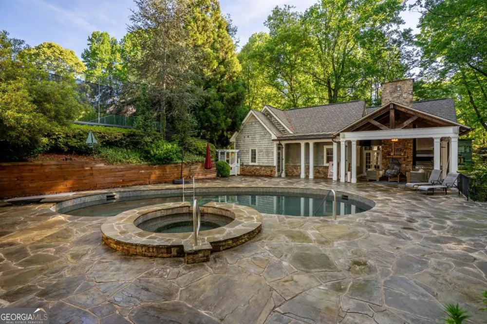 5983 Nachoochee TRL Flowery Branch, GA 30542