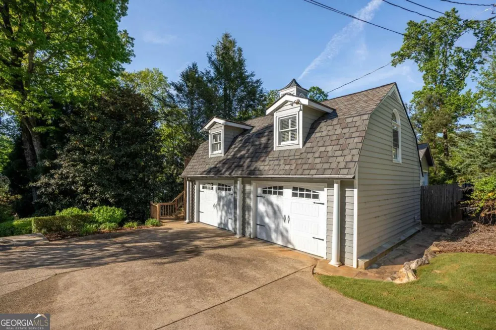 5983 Nachoochee TRL Flowery Branch, GA 30542