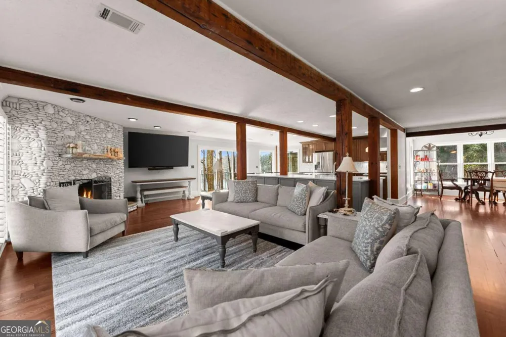 5983 Nachoochee TRL Flowery Branch, GA 30542