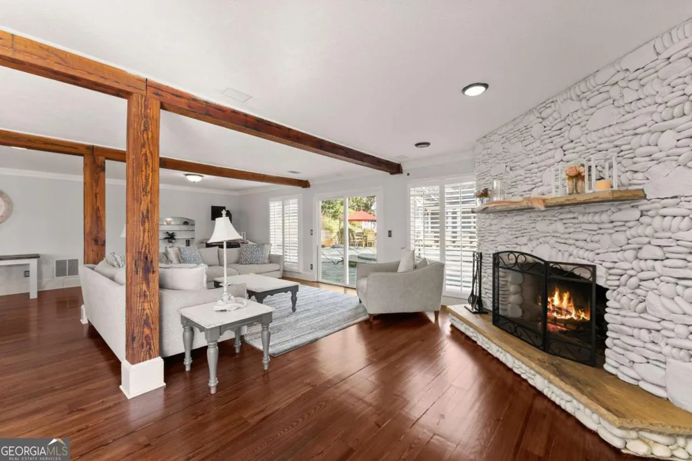 5983 Nachoochee TRL Flowery Branch, GA 30542