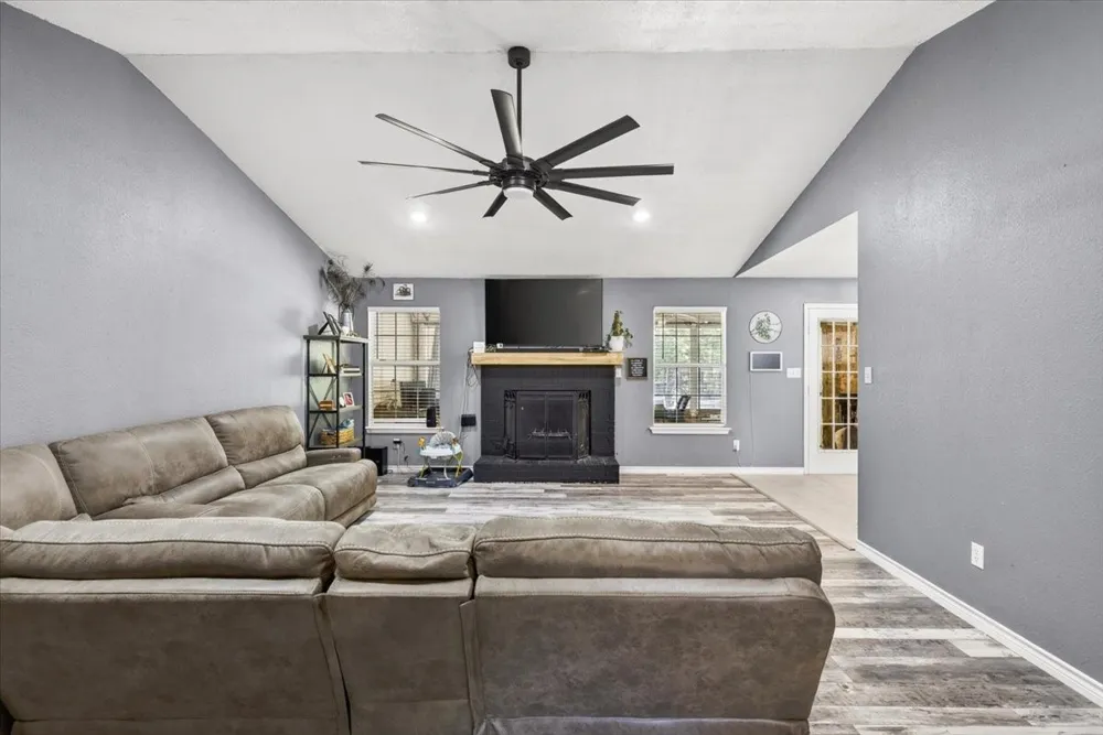 530 Vz County Road 2915 Eustace, TX 75124