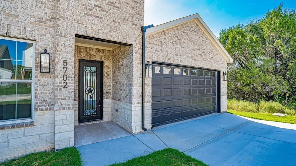 5702 Barkridge Drive Granbury, TX 76048