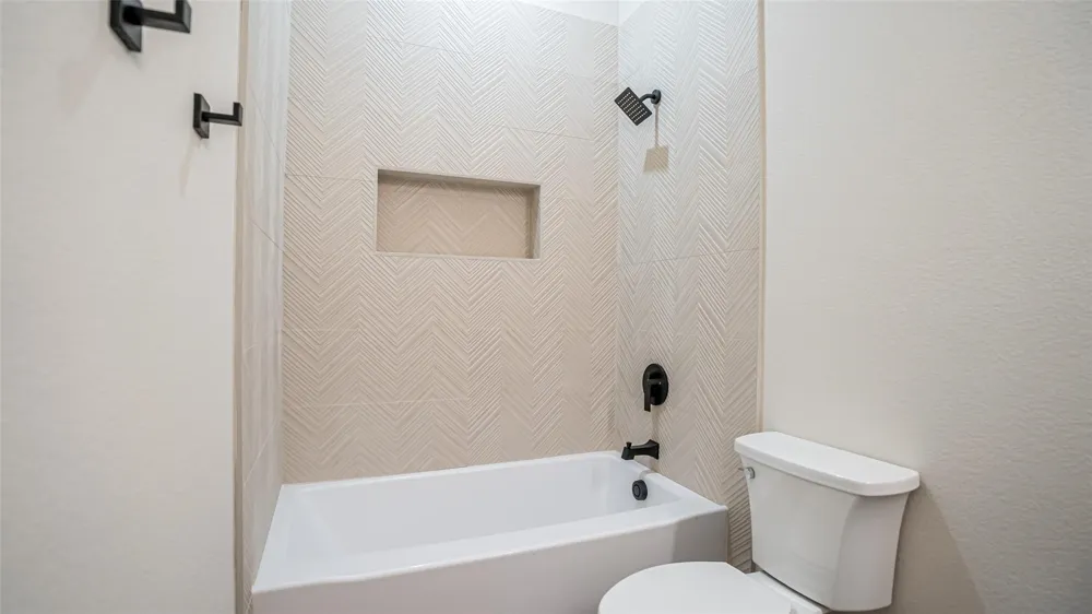5702 Barkridge Drive Granbury, TX 76048