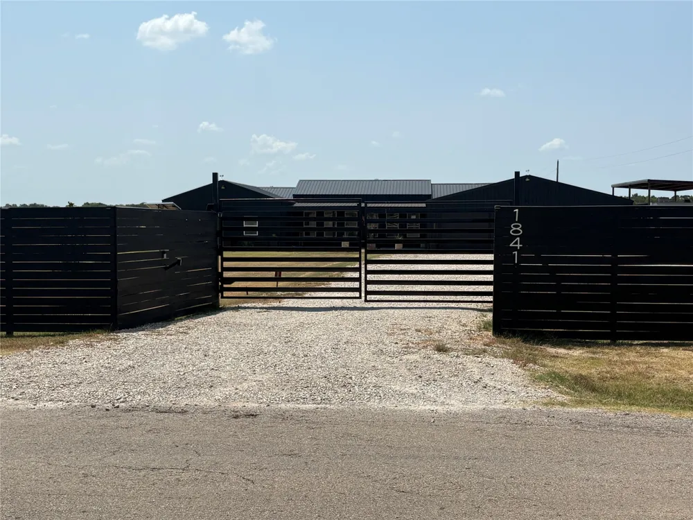 1841 Rs County Road 1402 Point, TX 75472