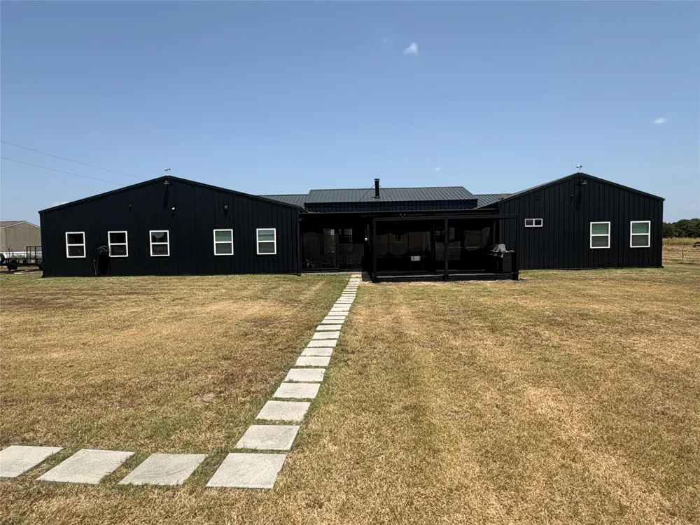 1841 Rs County Road 1402 Point, TX 75472