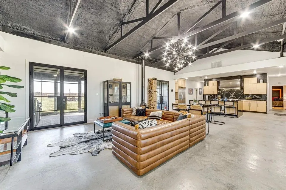 1841 Rs County Road 1402 Point, TX 75472
