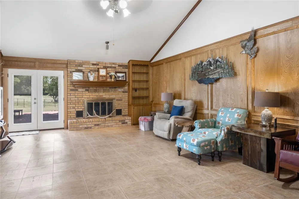778 E Bellville Street Giddings, TX 78942