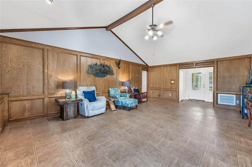 778 E Bellville Street Giddings, TX 78942