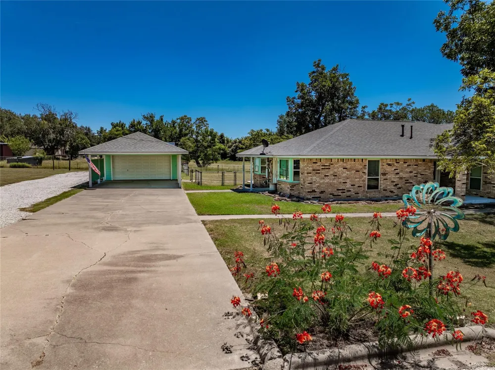 778 E Bellville Street Giddings, TX 78942