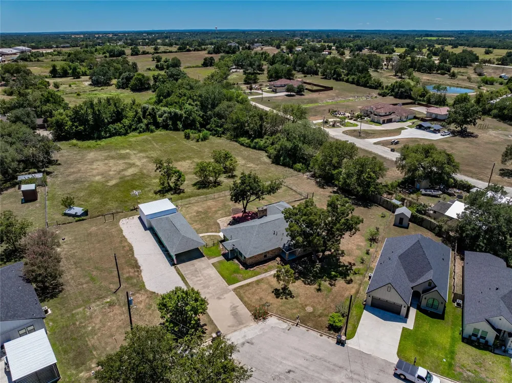 778 E Bellville Street Giddings, TX 78942