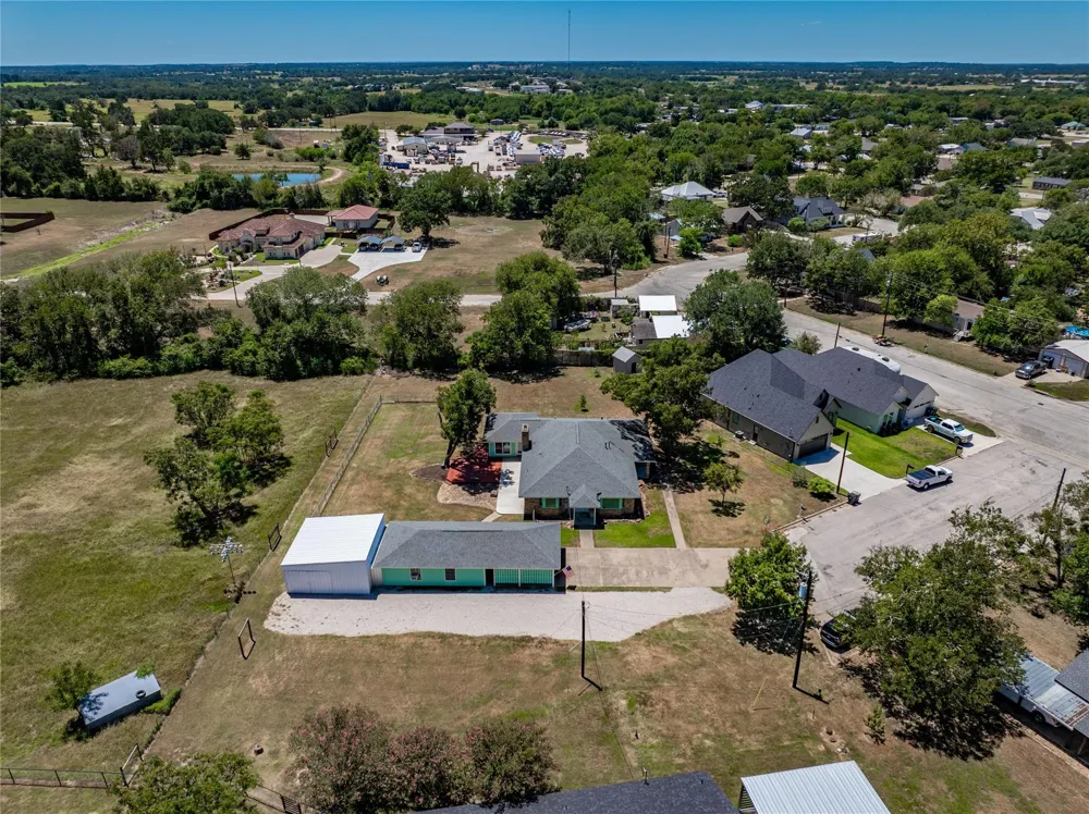 778 E Bellville Street Giddings, TX 78942