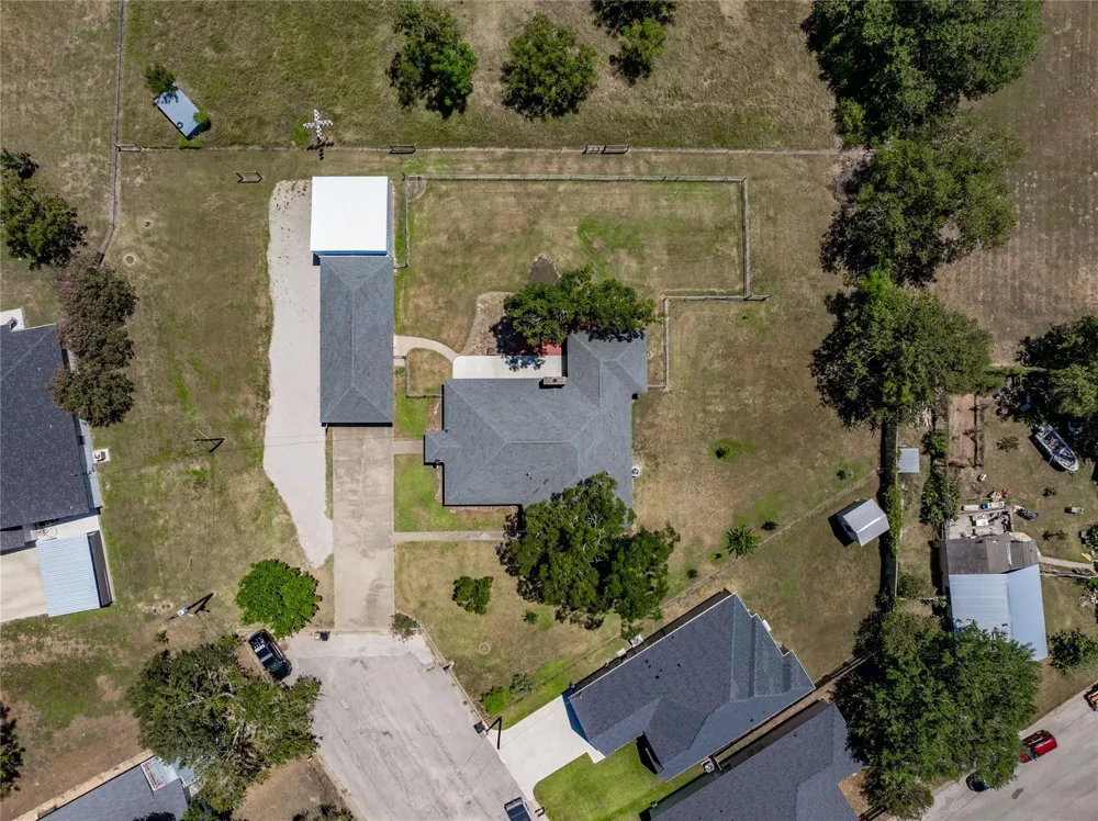 778 E Bellville Street Giddings, TX 78942