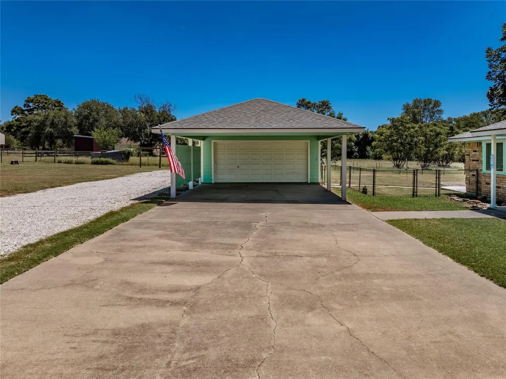 778 E Bellville Street Giddings, TX 78942