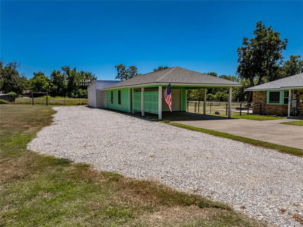 778 E Bellville Street Giddings, TX 78942