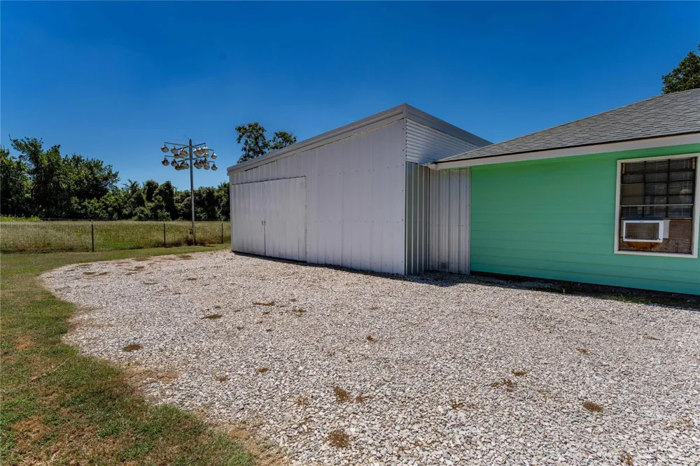 778 E Bellville Street Giddings, TX 78942