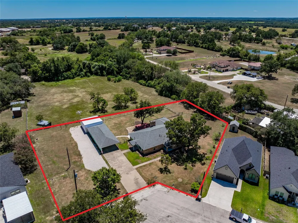 778 E Bellville Street Giddings, TX 78942