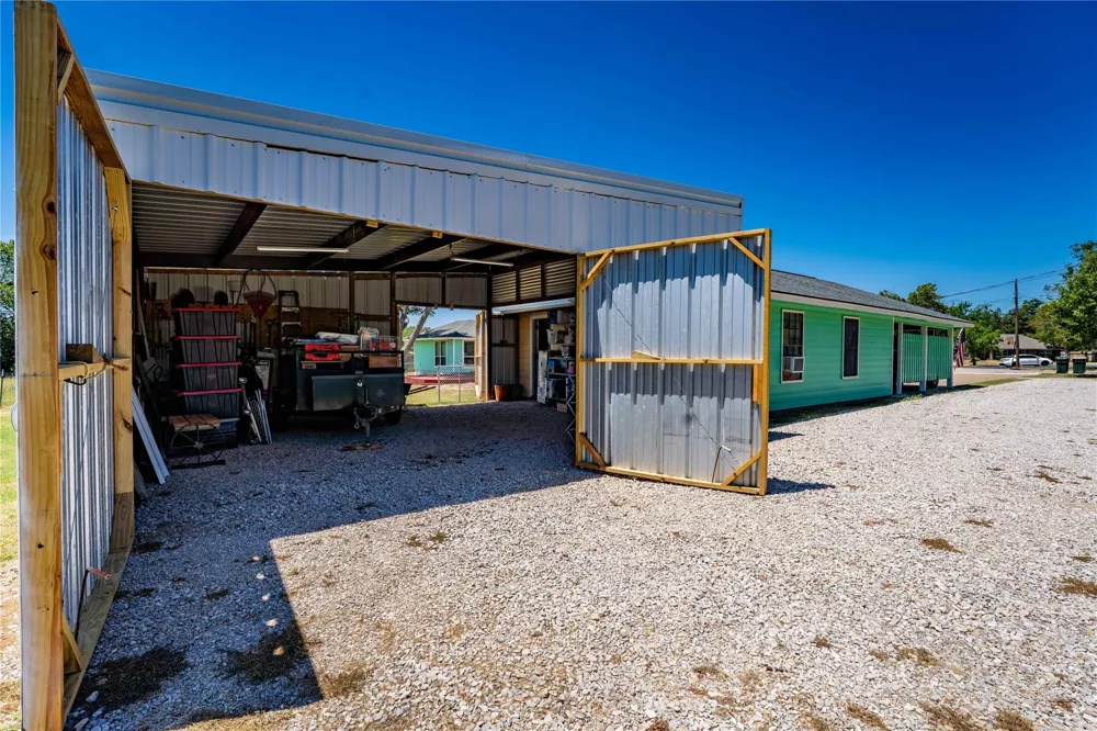778 E Bellville Street Giddings, TX 78942