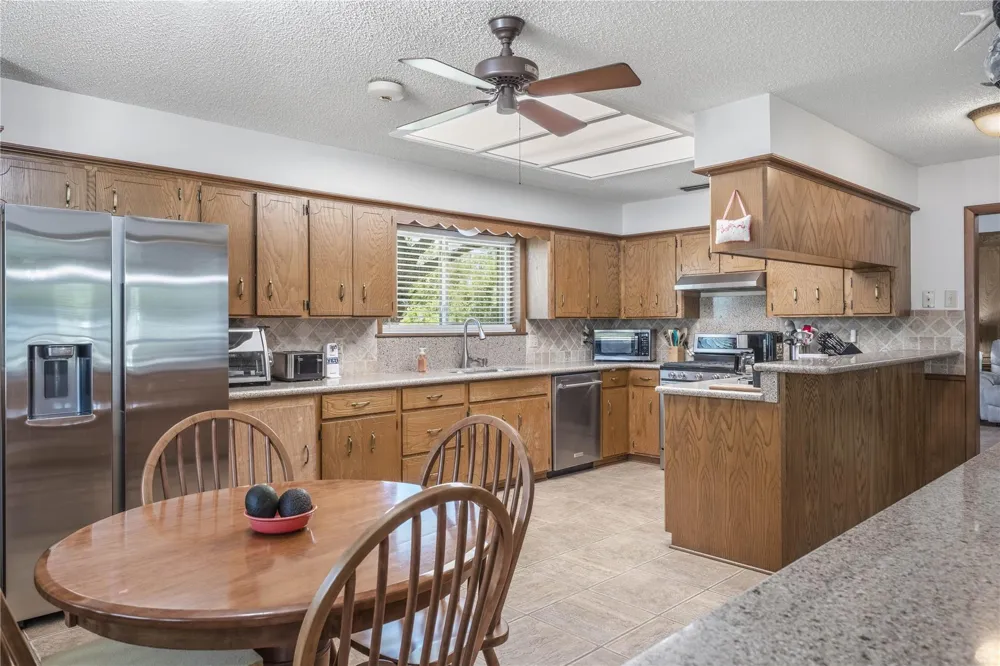778 E Bellville Street Giddings, TX 78942