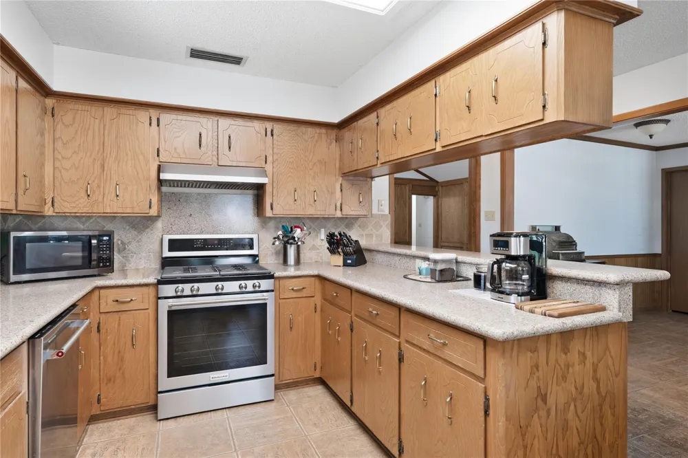 778 E Bellville Street Giddings, TX 78942