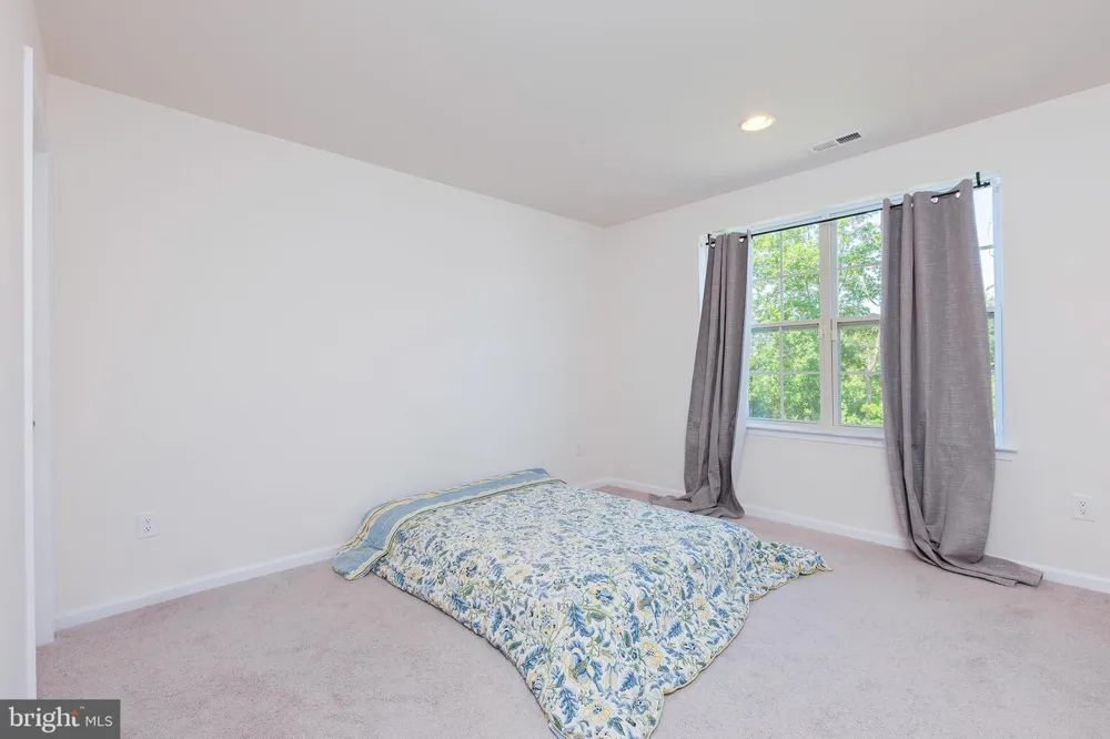 41 CHAMPLAIN STREET Sicklerville, NJ 08081