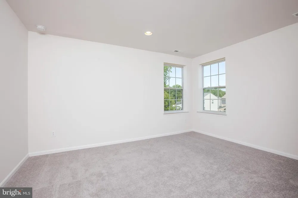 41 CHAMPLAIN STREET Sicklerville, NJ 08081