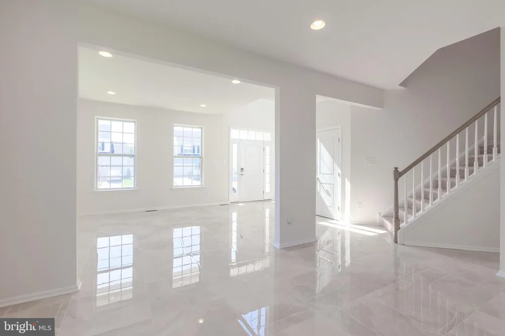 41 CHAMPLAIN STREET Sicklerville, NJ 08081