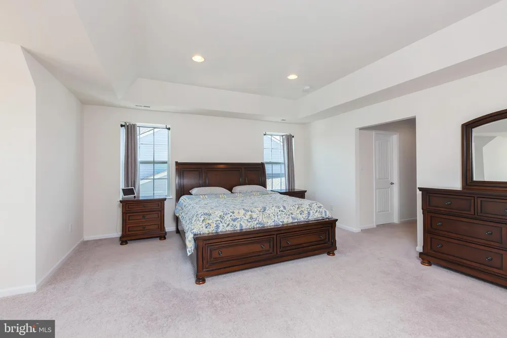 41 CHAMPLAIN STREET Sicklerville, NJ 08081