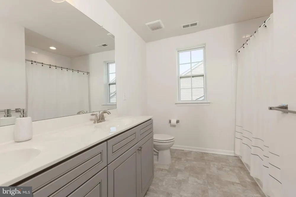 41 CHAMPLAIN STREET Sicklerville, NJ 08081
