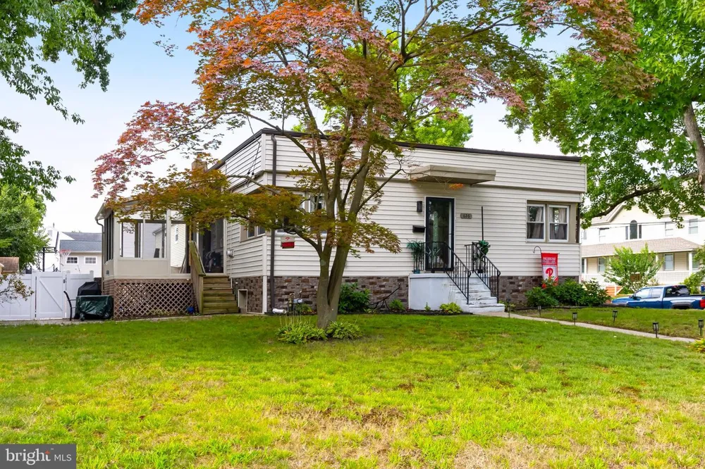 626 LAMBERT AVENUE Mount Ephraim, NJ 08059