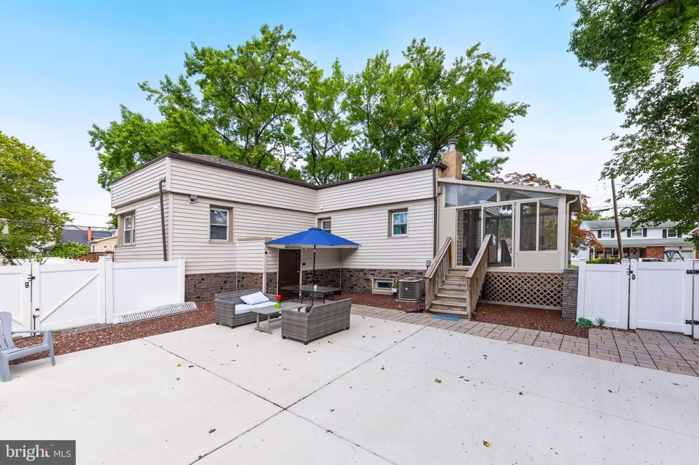 626 LAMBERT AVENUE Mount Ephraim, NJ 08059