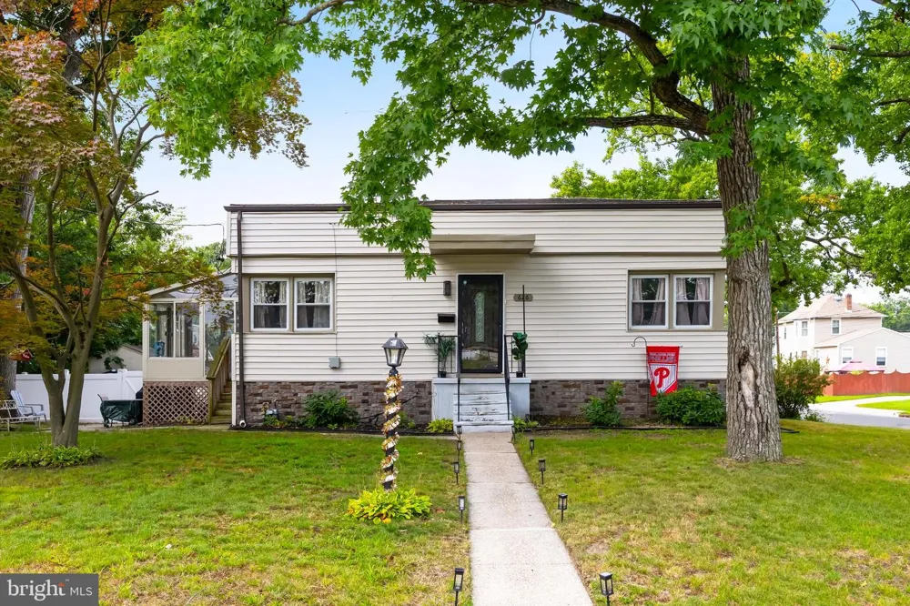 626 LAMBERT AVENUE Mount Ephraim, NJ 08059