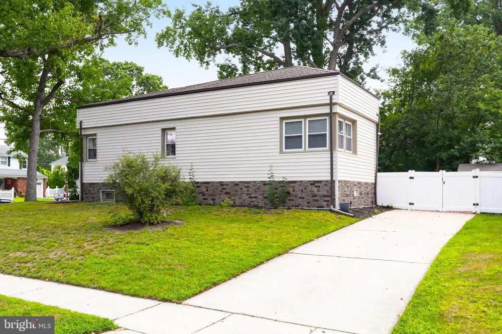 626 LAMBERT AVENUE Mount Ephraim, NJ 08059