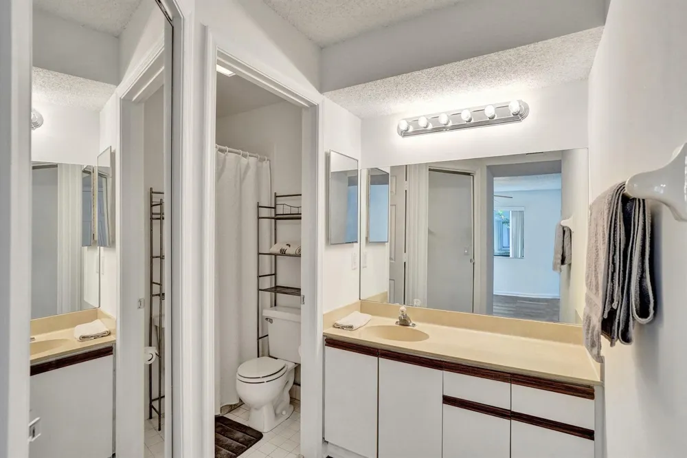 12 VIA DE CASAS SUR #101 Boynton Beach, FL 33426