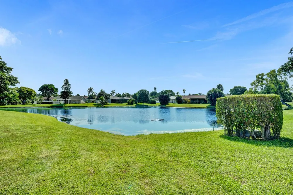 12 VIA DE CASAS SUR #101 Boynton Beach, FL 33426