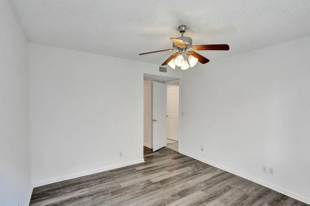 12 VIA DE CASAS SUR #101 Boynton Beach, FL 33426